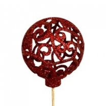 Opengewerkte kerstbal rood met glitters op stokje
